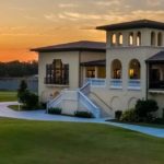 Jack Nicklaus Clubhouse and golf course at The Bear’s Den Resort Orlando
