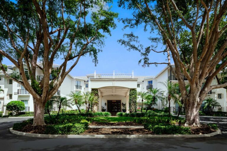 Exterior entrance of the Capri Inn | Naples, Florida
