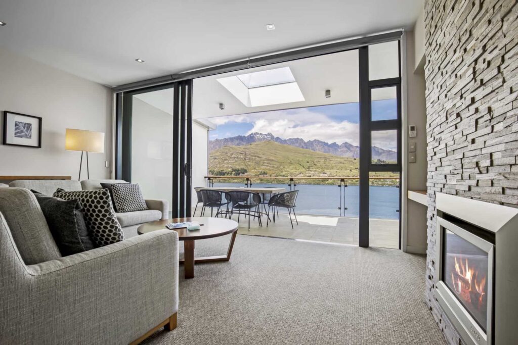 Executive Lake View 3 Bedroom Apartment with balcony access