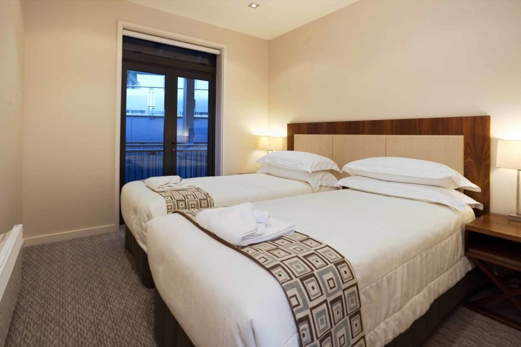 Double queen bedroom: Lake View 2 Bedroom Apartment